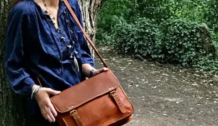 Eco-Pleasant Style: The Sustainability of Rustic City Leather-based Satchel Luggage